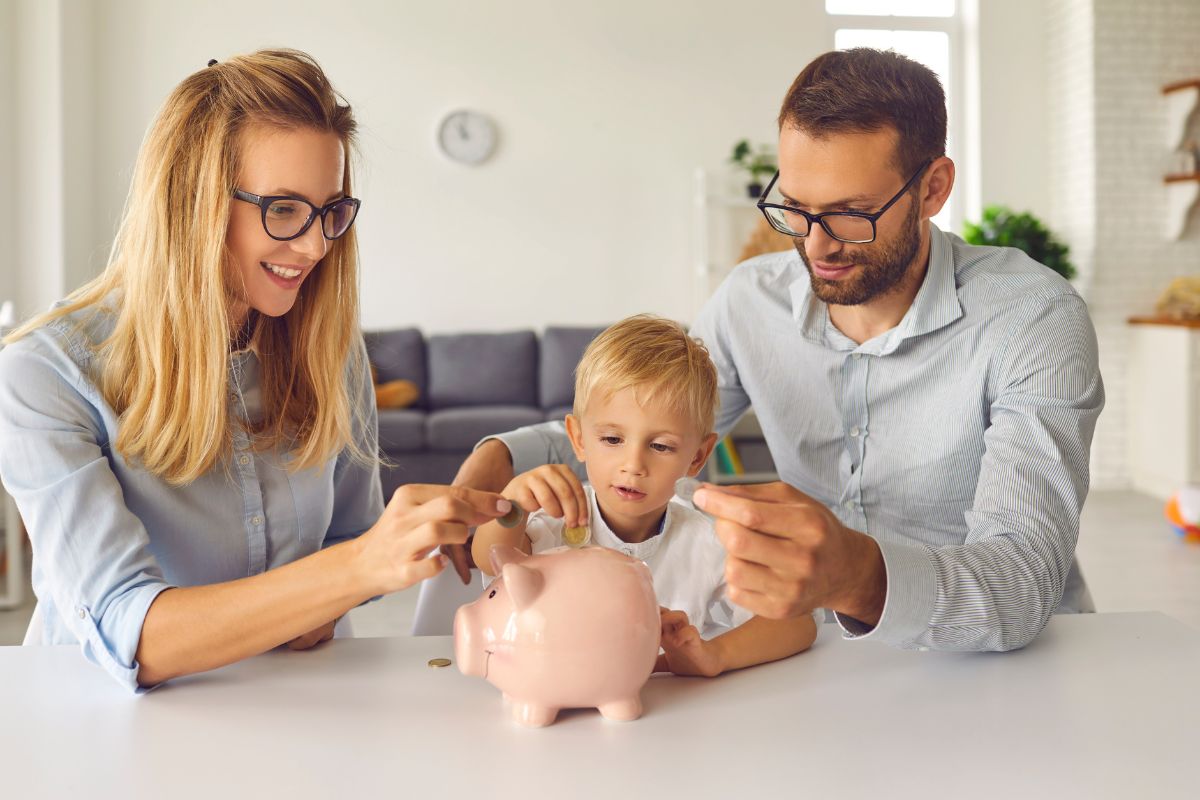 kids smart money habits https://www.canva.com/photos/MAELglRH-rk/