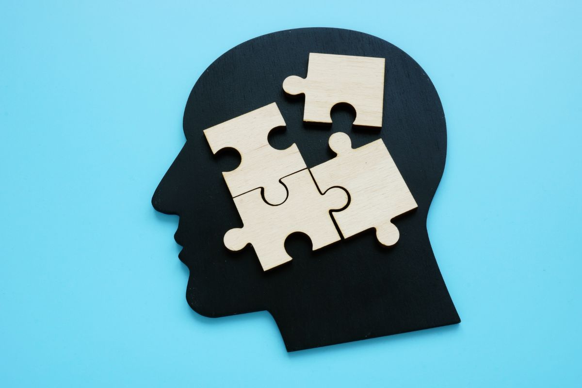Mindset brain puzzle pieces https://www.canva.com/photos/MADm29R9jUI/